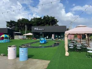 액션커피앤브런치 외부 야외공간2