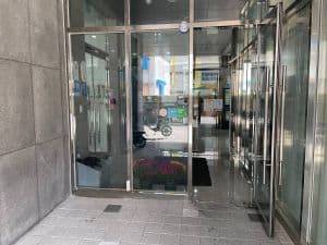 카페우리_복지관 건물 주출입구