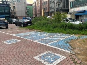 더스크커피랩_장애인주차장