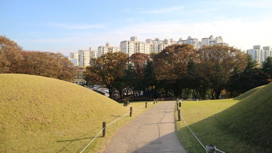 서울 방이동 고분군_고분 관광지 산책길