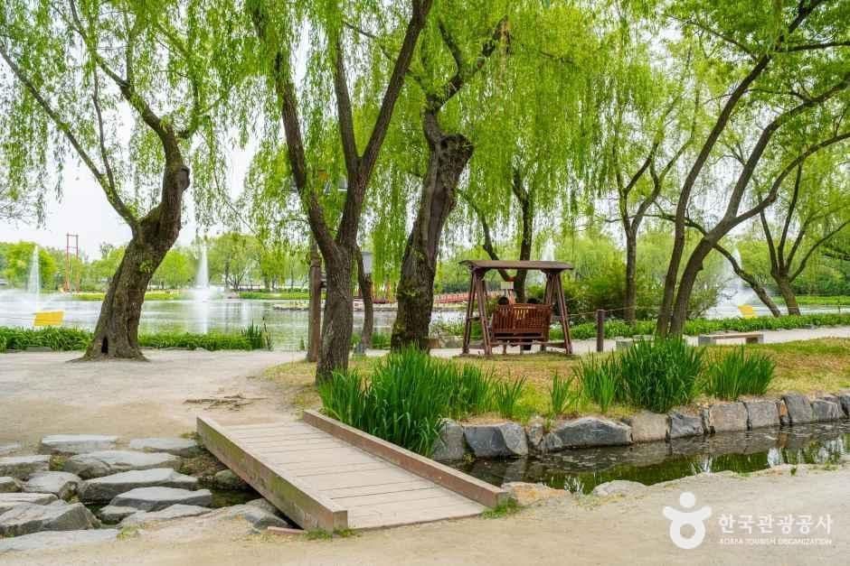 충남_부여_궁남지와 서동공원_외부_3.jpg