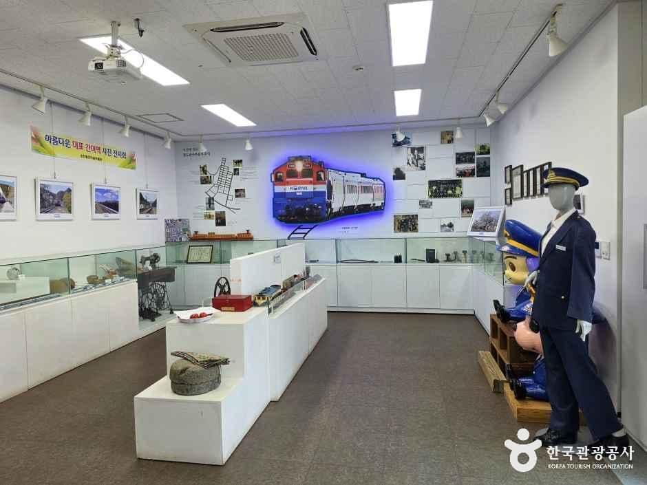 전남_순천_조곡동 철도문화마을_내부_1.jpg
