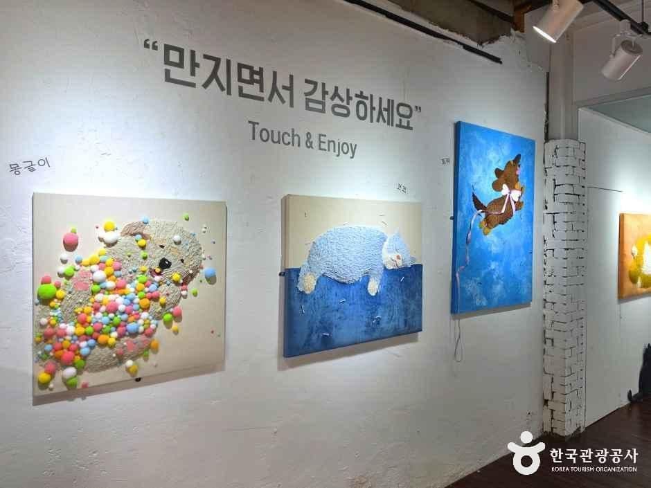 서울_문래_문래창작촌_내부_1.jpg