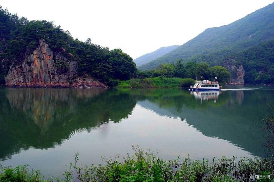 충북_괴산_대운선박 신랑바위를 향하는 대운2호