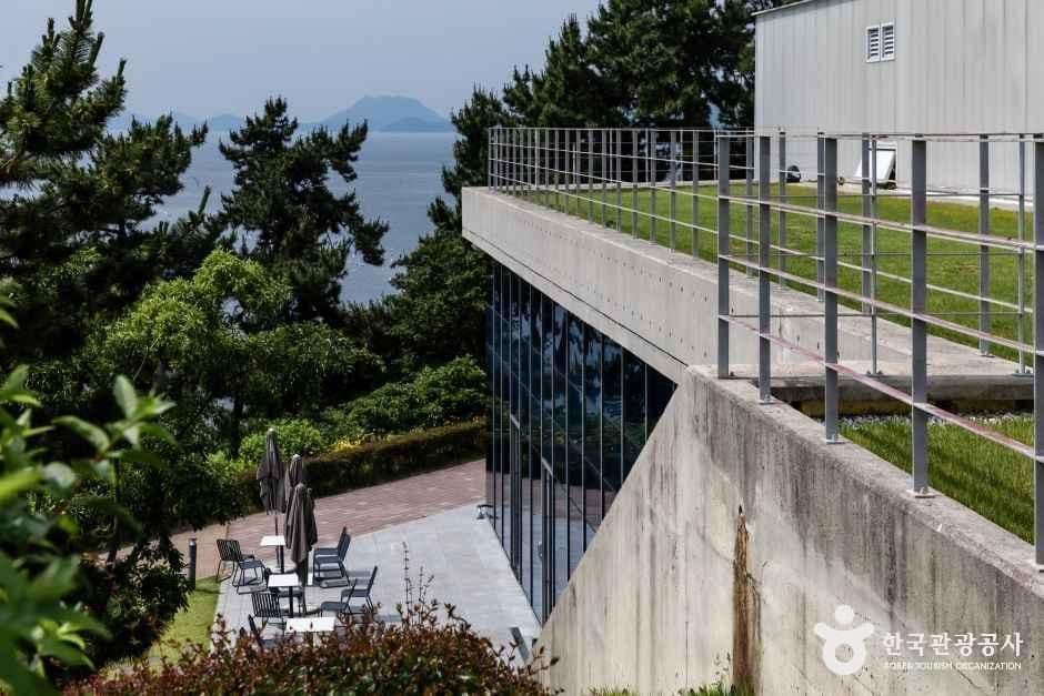 전남_여수_예술의섬장도_외부_3.JPG